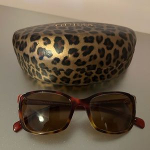 Mod style Authentic Prada Sunglasses
Beautiful glasses!!